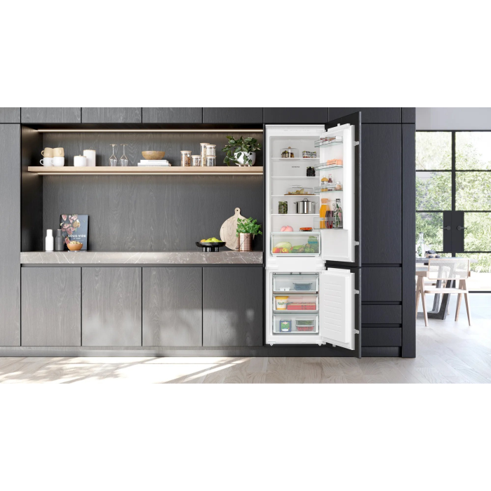 Siemens KI96NNSE0 54.1cm 70/30 Integrated Frost Free Fridge Freezer